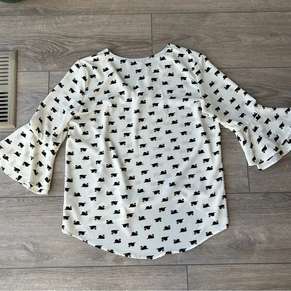 Merced & Madison Swan Patter Flared Sleeve Blouse - Picture 11 of 13